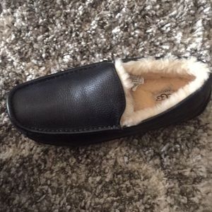 Black ascot men ugg slippers